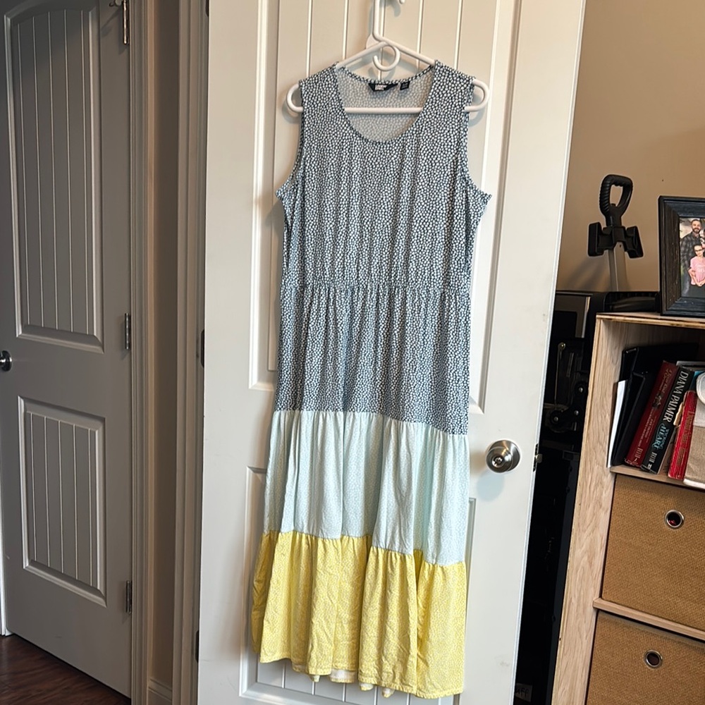 Sleeveless Polka Dot and Color Block Dress. Size LP